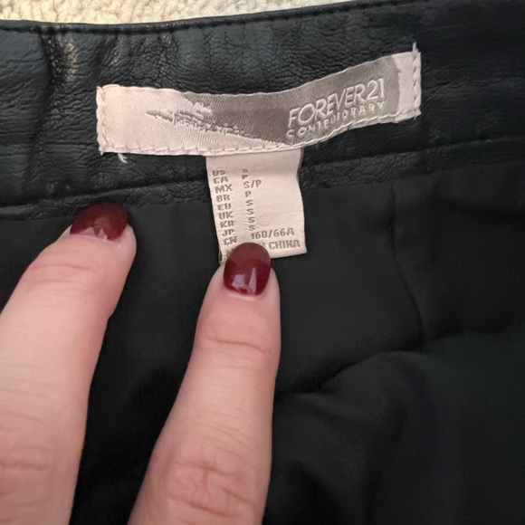 Faux leather skirt - Picture 3 of 3